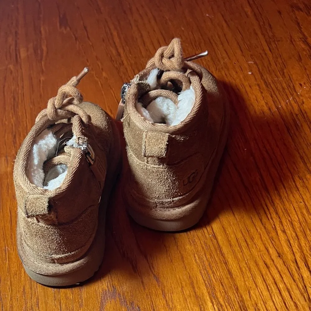 Kids UGG boots size 8 neumel style
